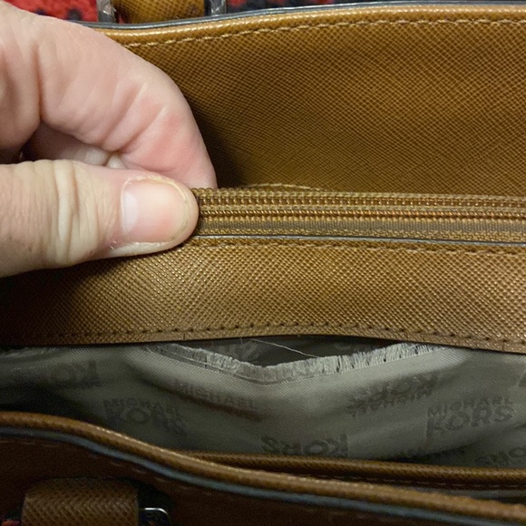 Michael Kors Colgate LG EW
Tote Navy Tote Bag - Picture 8 of 10